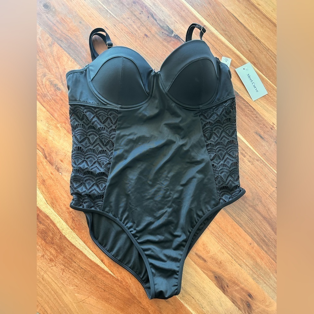 Meet.Curve Black Lace Underwire swimsuit